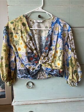 Zara Multicolor Daisy-Print Twist-Front Crop Blouse